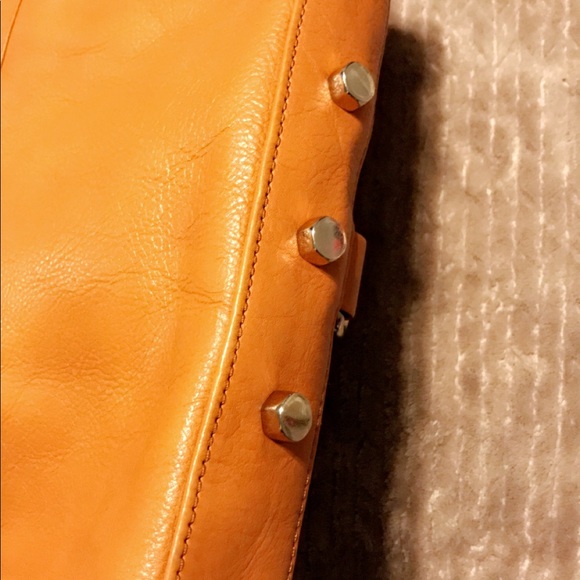 I’m selling my Rebeccaminkoff crossbody bag 🧡 - Picture 4 of 7